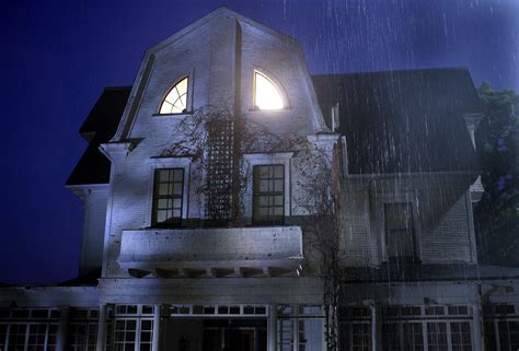 The Amityville Curse: The Role of the Tub in Horror Fiction